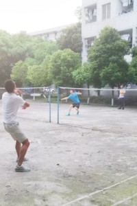 羽毛球社举办“舞动天使翼”羽毛球比赛