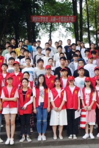 学院青年志愿者协会组织开展“净化校园，从我做起”义务清扫志愿活动