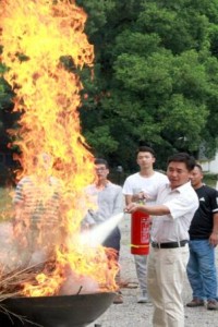 学院组织开展消防疏散演练活动