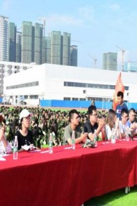 学院举行“我与祖国共奋进”国旗下的演讲比赛