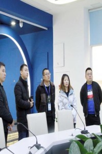学院组织师生到泸州市龙马潭区融媒体中心参观考察