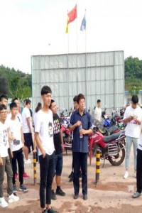 任宝良院长假期带学生到建筑工地实地考察学习