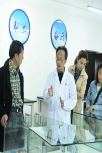 德国海德堡大学周晓波教授到江阳城建职业学院交流访问