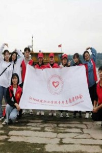 学院开展包保社区志愿服务活动