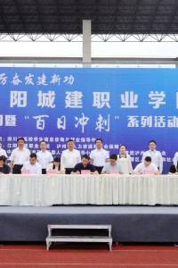 泸州龙马潭：校园双选会 助力学生高质量就业
