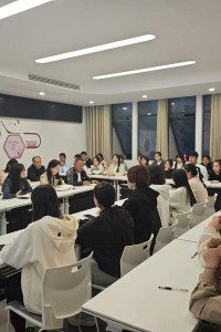 人文艺术学院党总支召开“同学习，共进步”师生座谈会