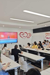 人文艺术学院教师党支部开展党纪学习教育专题学习会