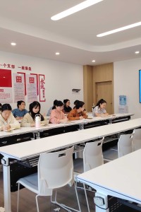 马克思主义学院召开《普通高校思政课教师队伍建设规划（2025-2027）》专题学习会