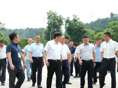 泸州市委常委、政法委书记杨长缨率队调研江阳城建职业学院