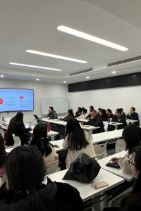 人文艺术学院党总支开展“学习贯彻‘两会’精神”专题讲座
