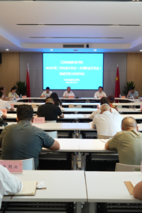 我校举行党委理论学习中心组第8次集中（扩大）学习会